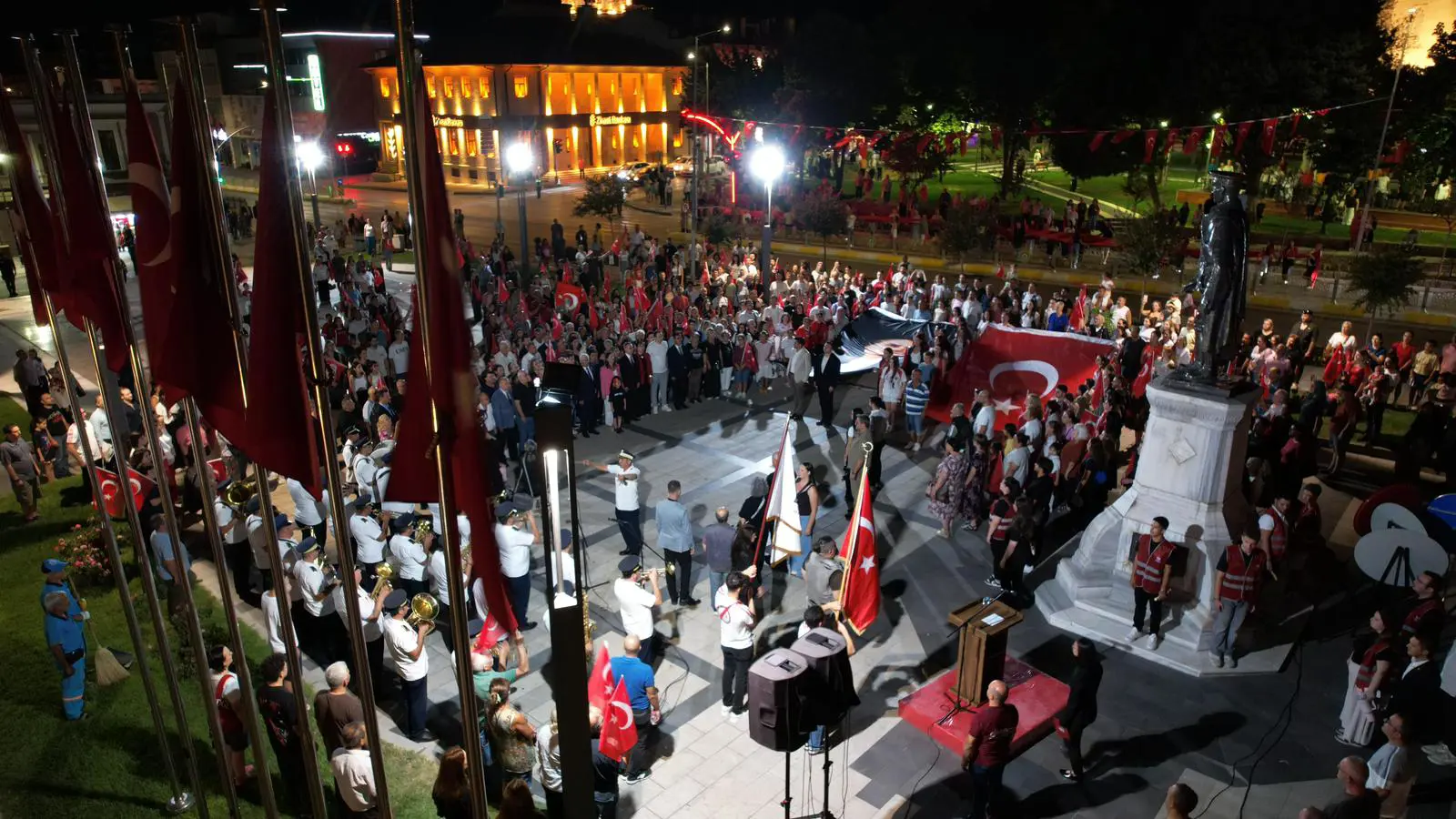 BİNLERCE EDİRNELİ 30 AĞUSTOS COŞKUSUNDA BULUŞTU galeri görseli